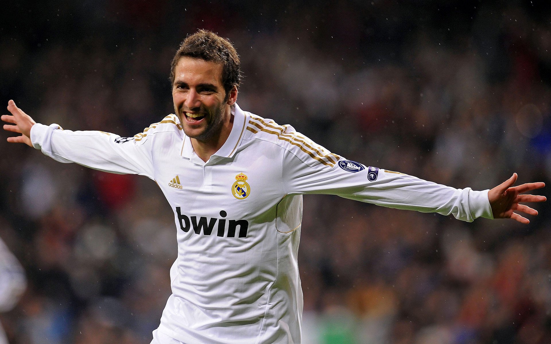 开云体育入口-国家德比炸裂夜！巴西闪电乔治单骑救主，伯纳乌上演王者归来